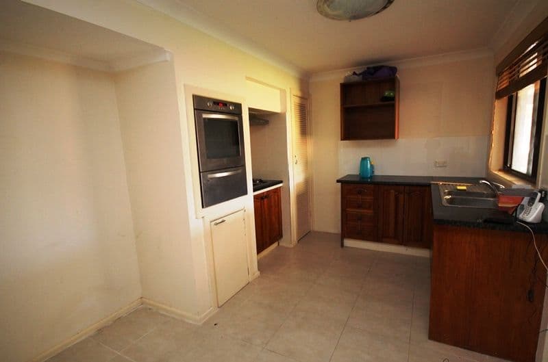10 Flemington Street, ST JOHNS PARK NSW 2176, St Johns Park - Thumbnail 2