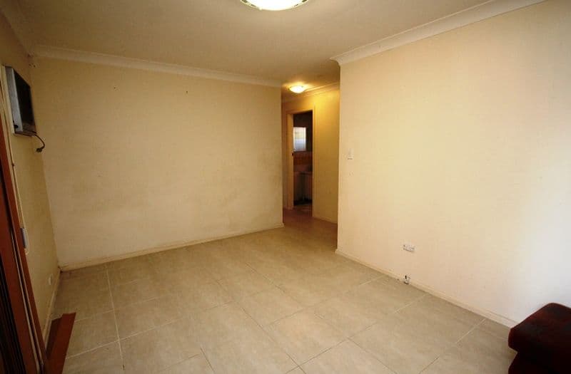 10 Flemington Street, ST JOHNS PARK NSW 2176, St Johns Park - Thumbnail 3