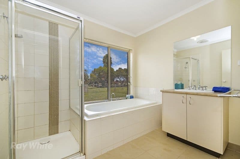 43 Yverdon Drive, BANNOCKBURN VIC 3331, Bannockburn - Thumbnail 8