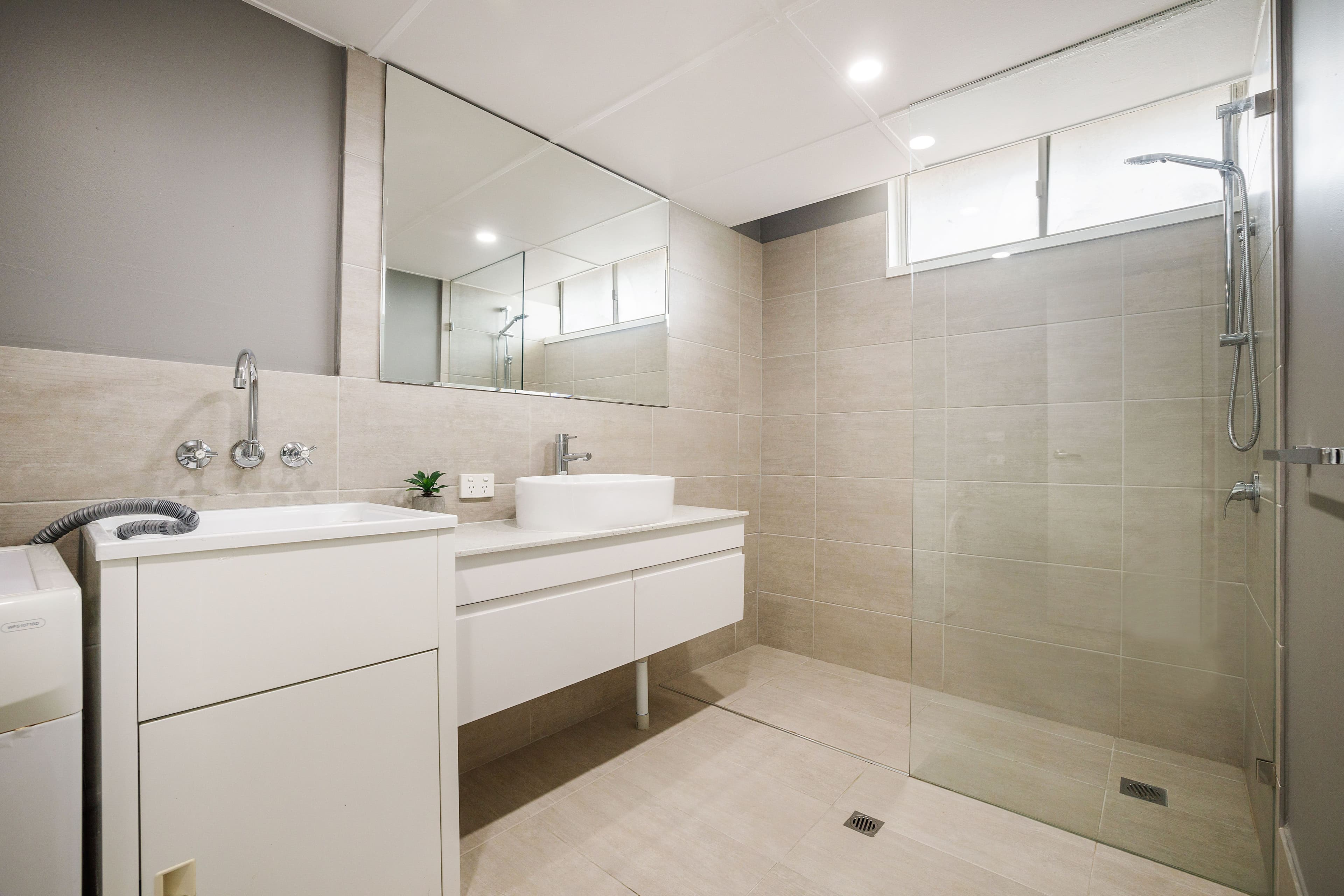 3 Old Burleigh Road 'Chiltern Court', Surfers Paradise QLD 4217, Surfers Paradise - Thumbnail 3