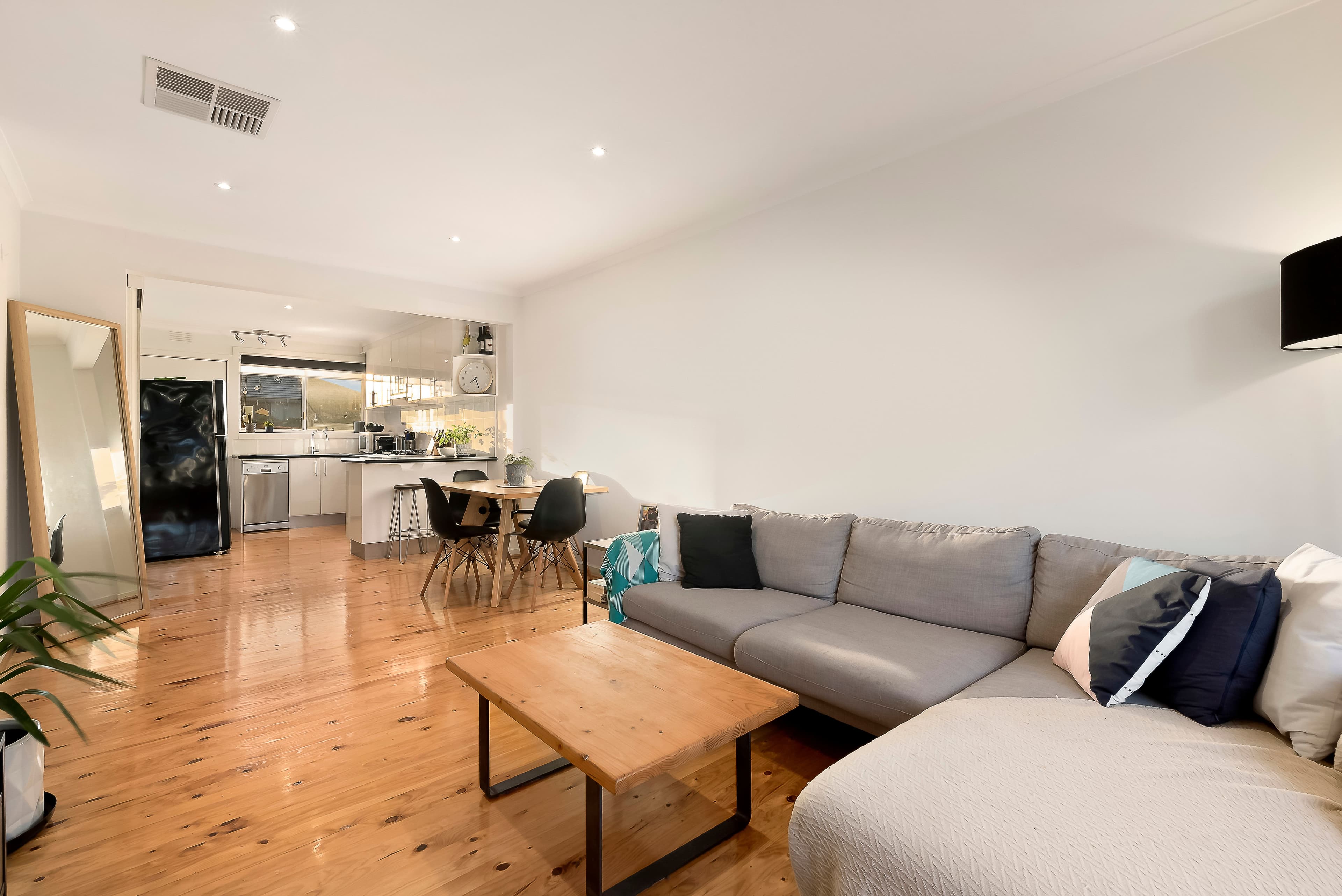 1 Adrienne Crescent, Mount Waverley VIC 3149, Mount Waverley - Thumbnail 2