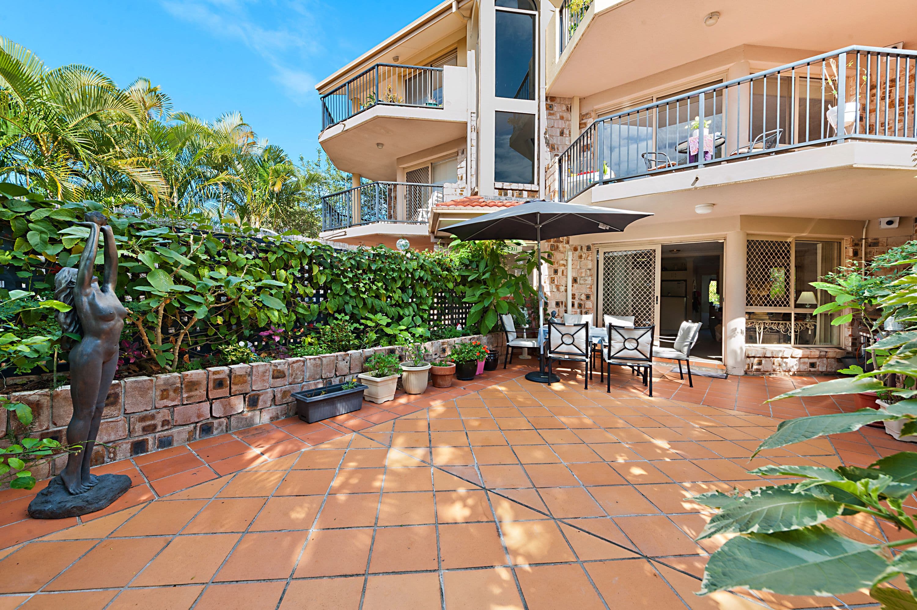 4 Parneno Street, Chevron Island QLD 4217, Chevron Island - Thumbnail 2