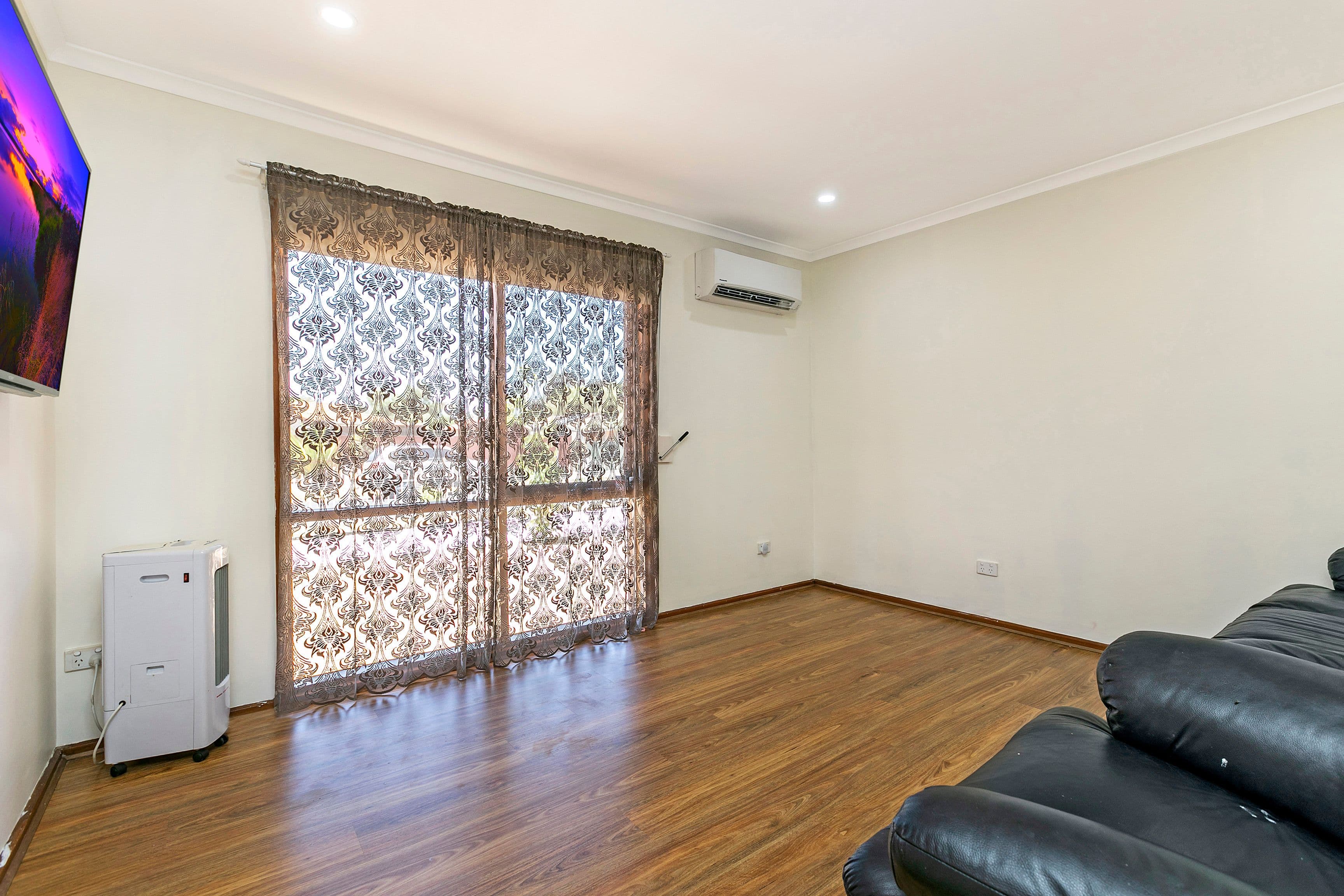 1 Laurel Crescent, Parafield Gardens SA 5107, Parafield Gardens - Thumbnail 5