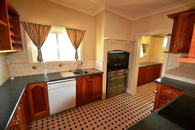18 Butler Street, SEYMOUR VIC 3660, Seymour - Thumbnail 5