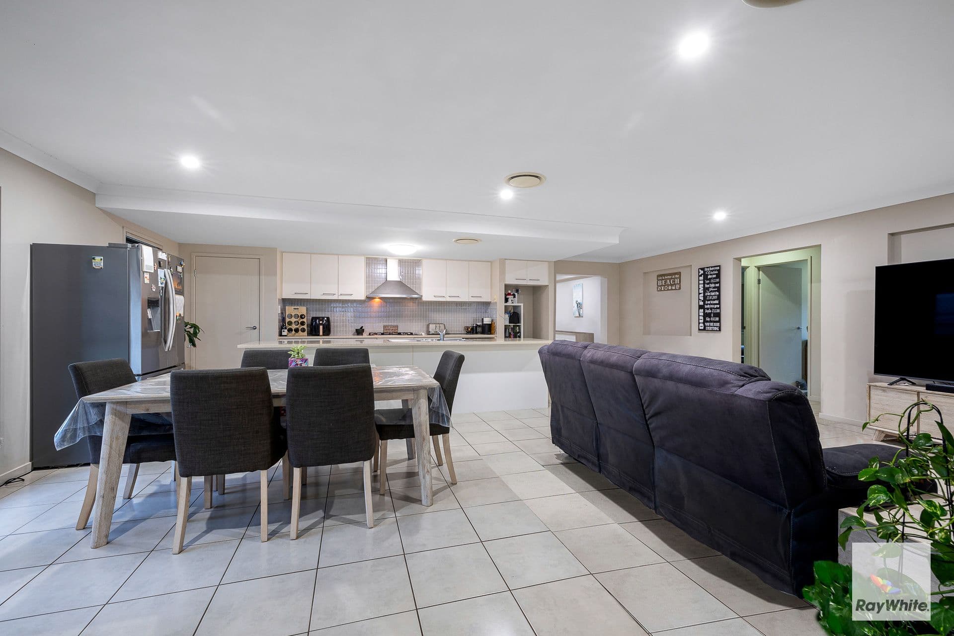 11 Lois Place, Redland Bay QLD 4165, Redland Bay - Thumbnail 3
