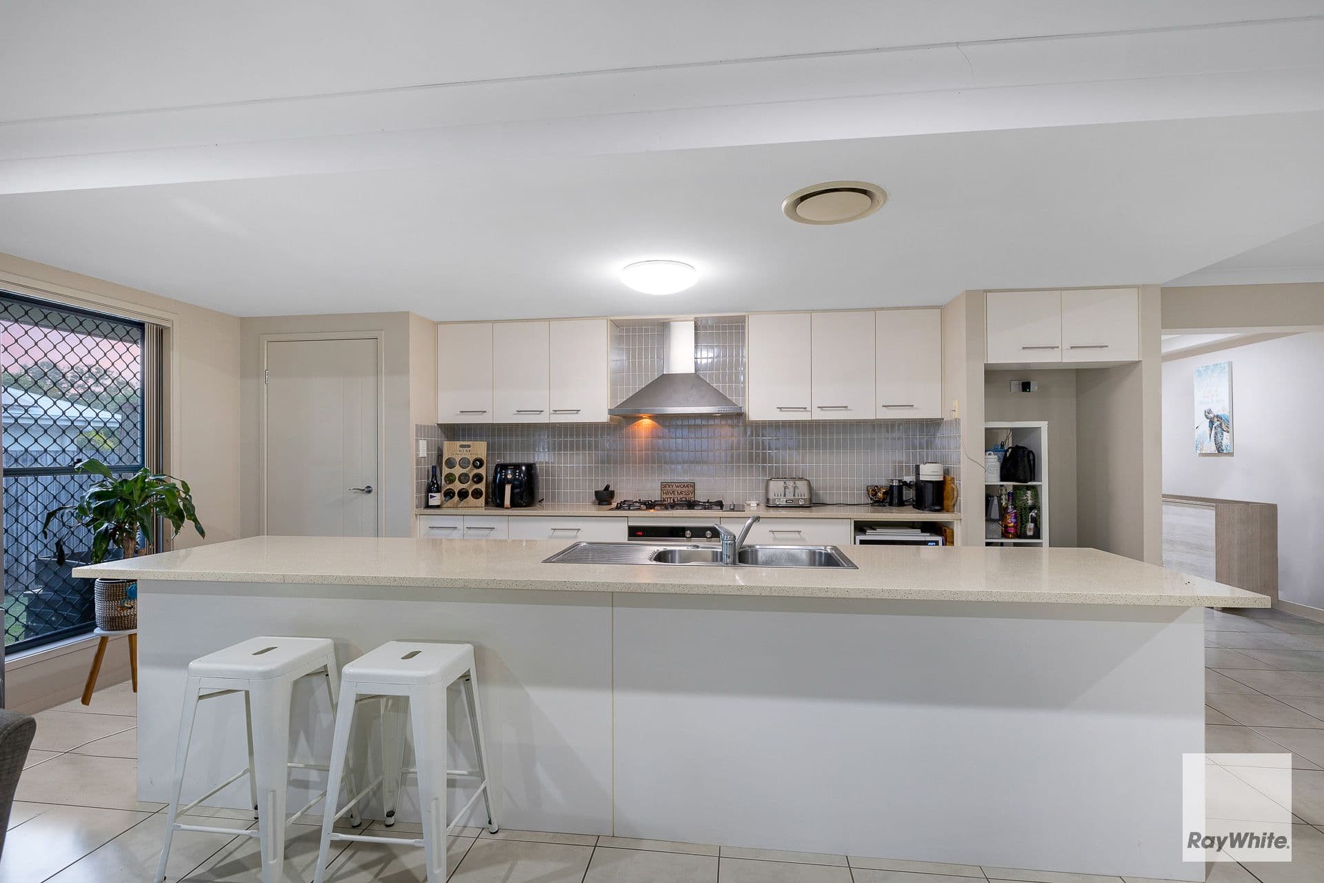 11 Lois Place, Redland Bay QLD 4165, Redland Bay - Thumbnail 4
