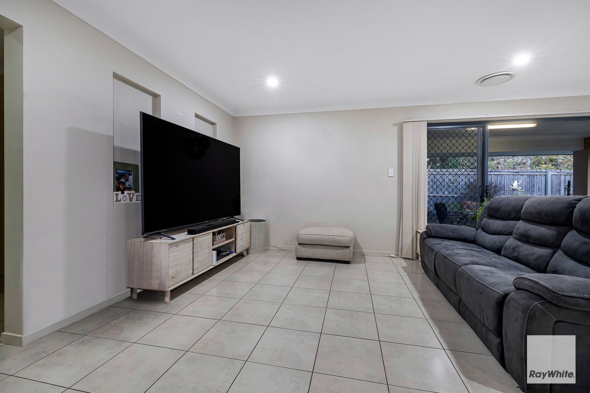 11 Lois Place, Redland Bay QLD 4165, Redland Bay - Thumbnail 6