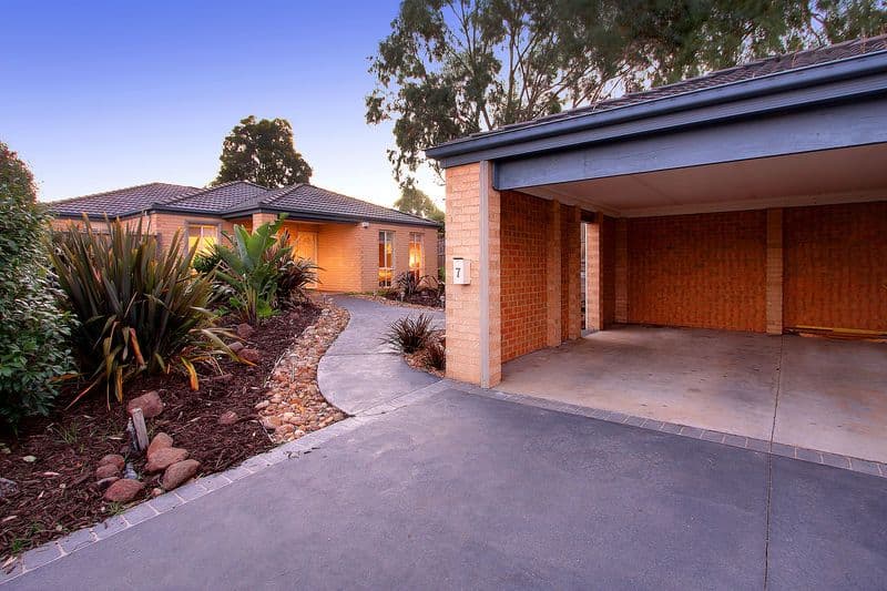 7  Jenner Close, MORNINGTON VIC 3931, Mornington - Thumbnail 2