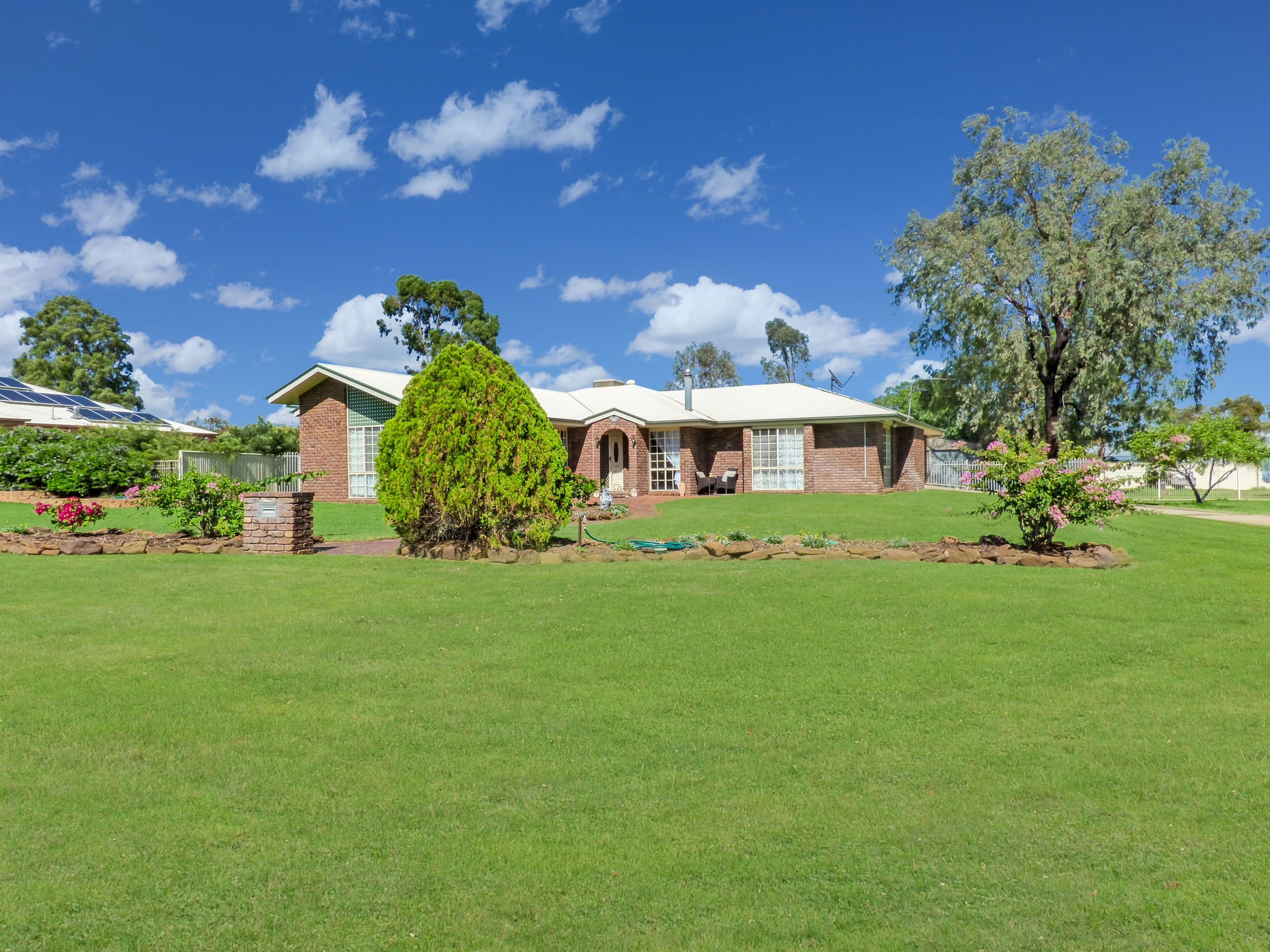 203 Charles Street, Roma QLD 4455, Roma - Thumbnail 2