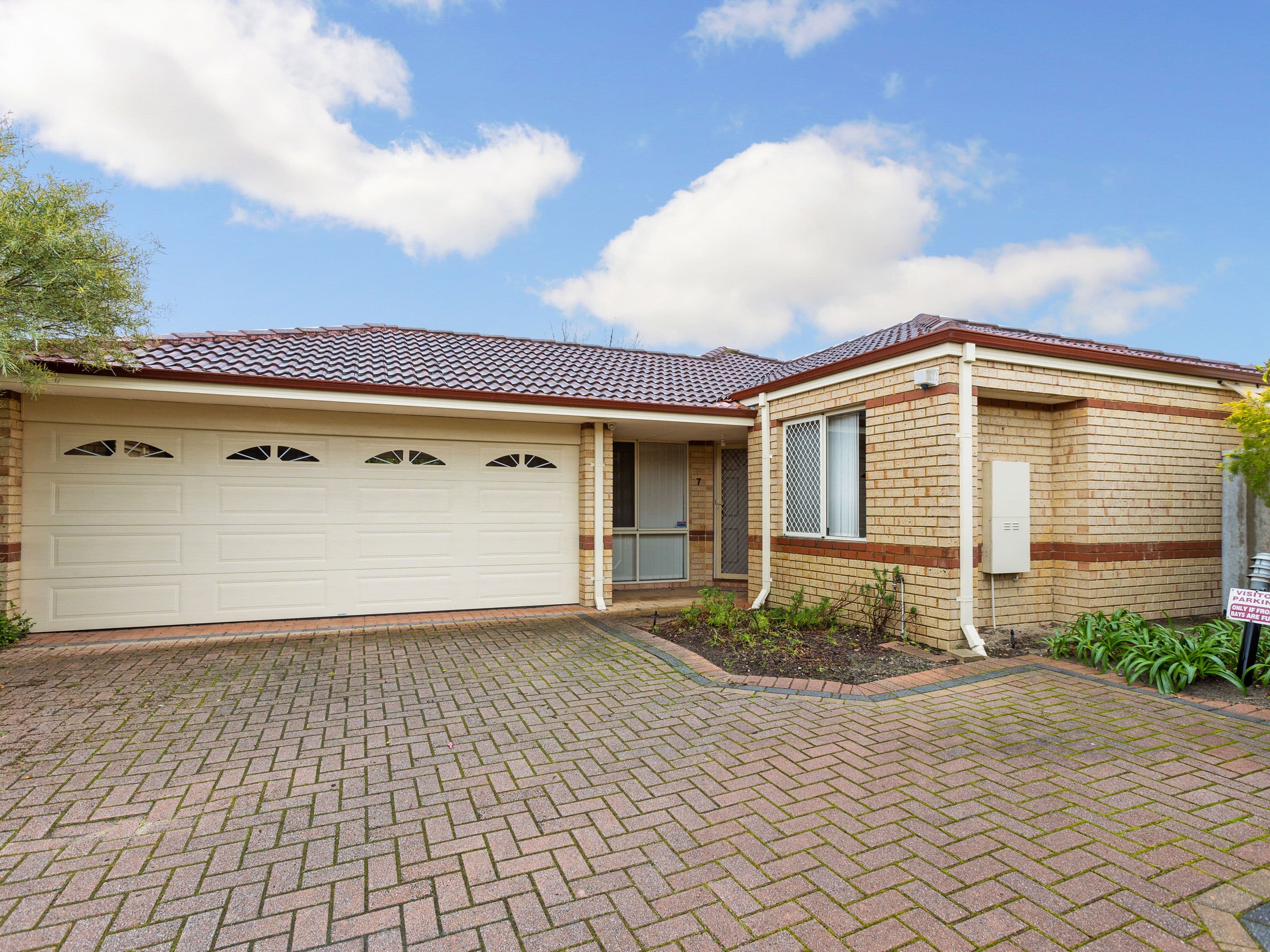80 Centre Street, Queens Park WA 6107, Queens Park - Image 1