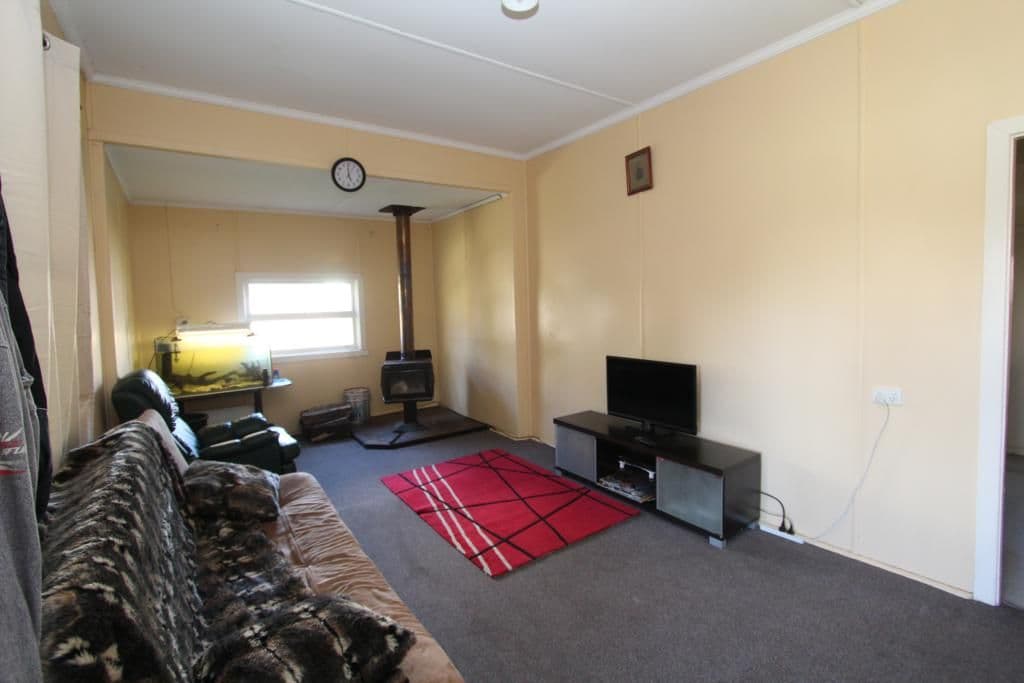 61 Miles Street, TENTERFIELD NSW 2372, Tenterfield - Thumbnail 2