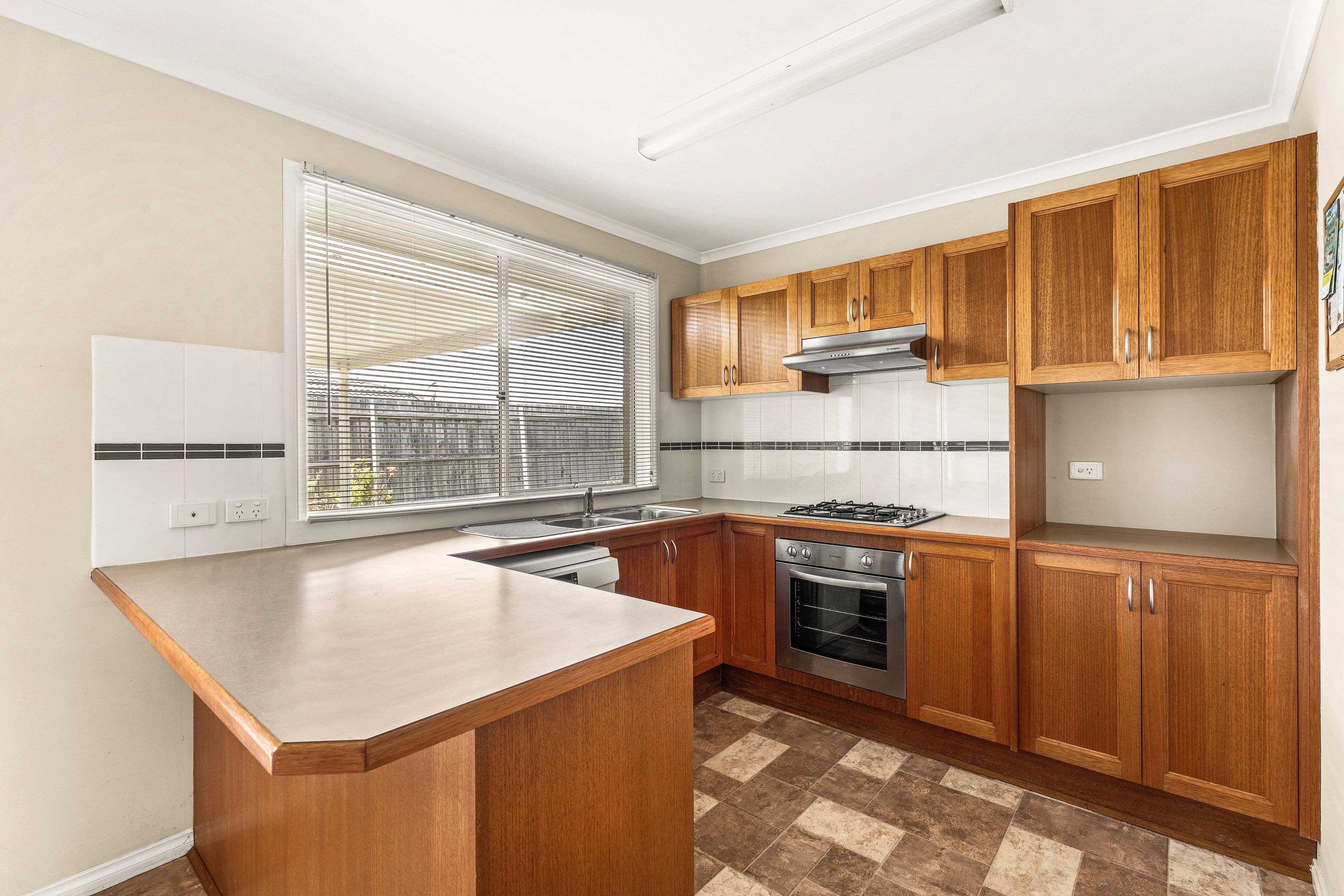 11 Torre Road, Pakenham VIC 3810, Pakenham - Thumbnail 3