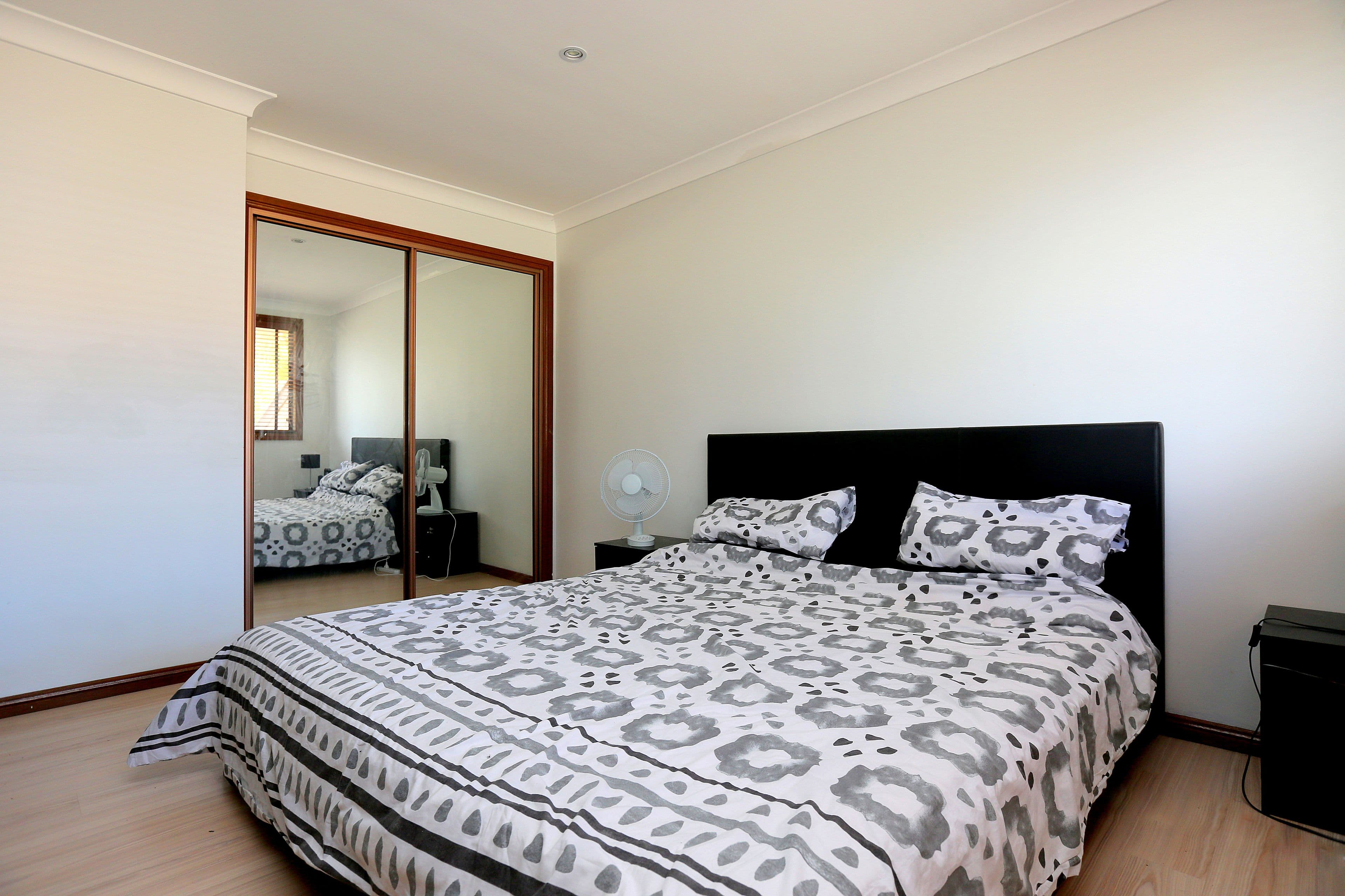 40 Carnavon Crescent, Georges Hall NSW 2198, Georges Hall - Thumbnail 5