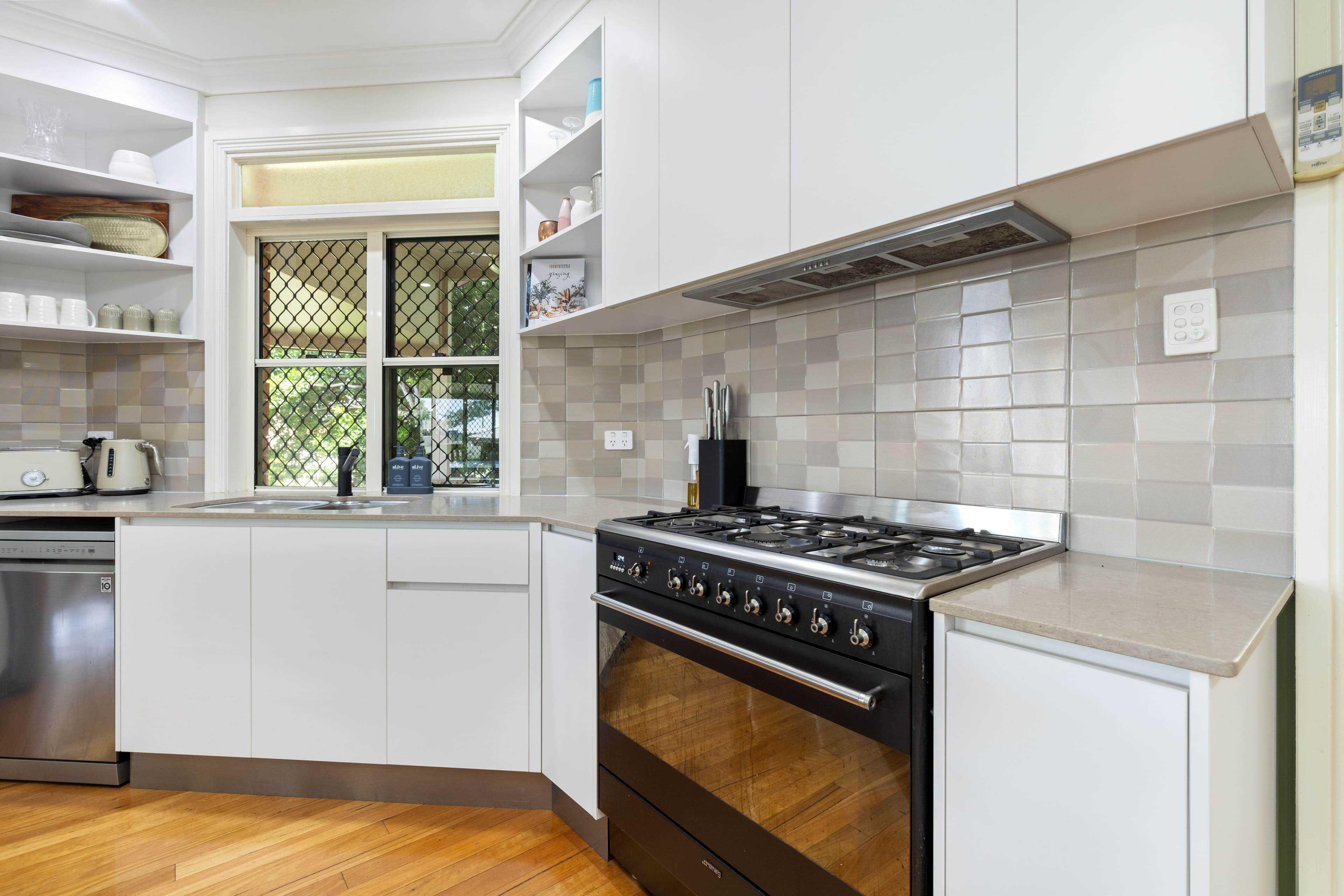 3 Yering Street, Emerald QLD 4720, Emerald - Thumbnail 6