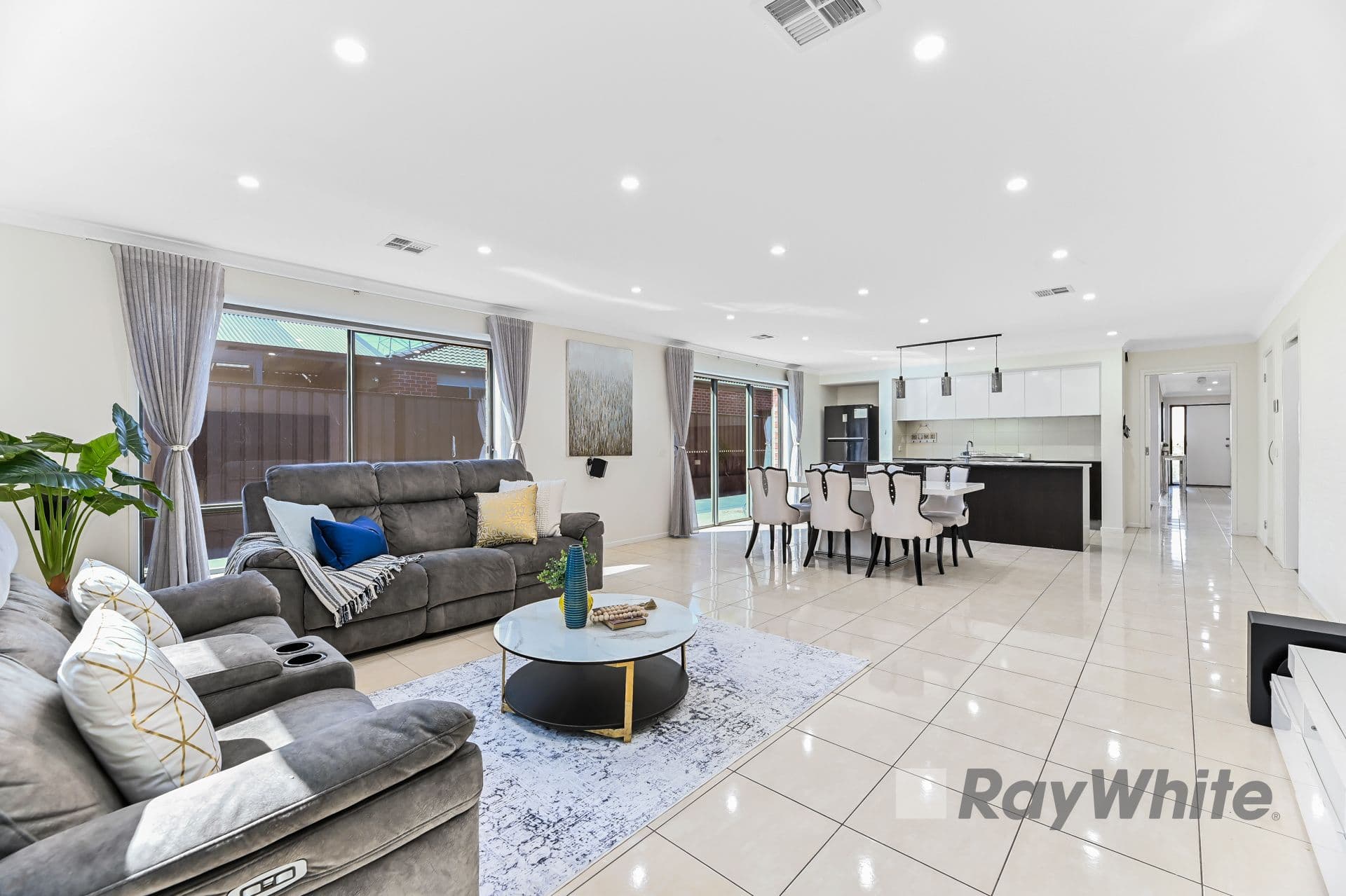 13 Half Moon Crescent, Pakenham VIC 3810, Pakenham - Thumbnail 3