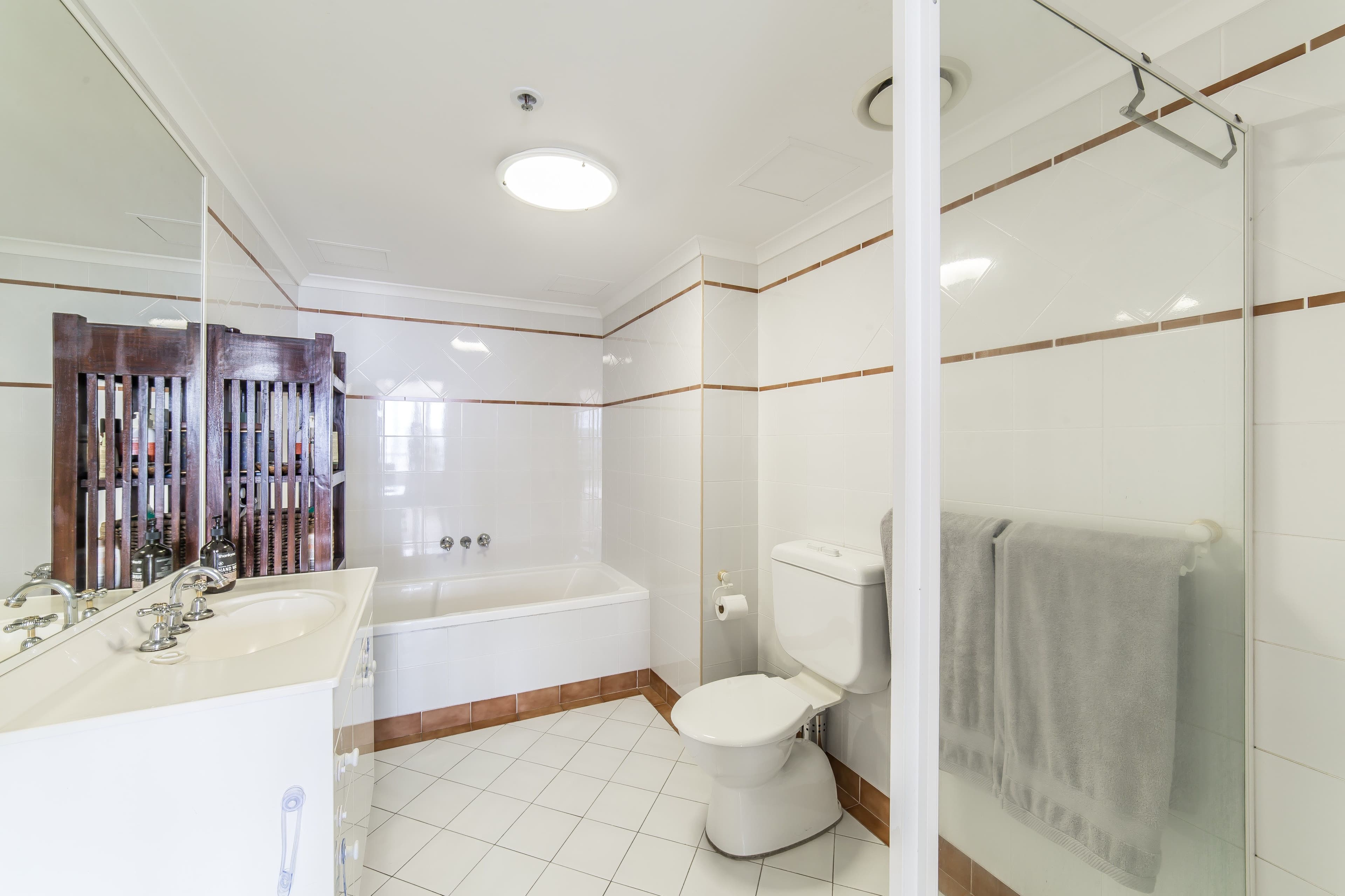 11 Hughes Avenue, Main Beach QLD 4217, Main Beach - Thumbnail 5