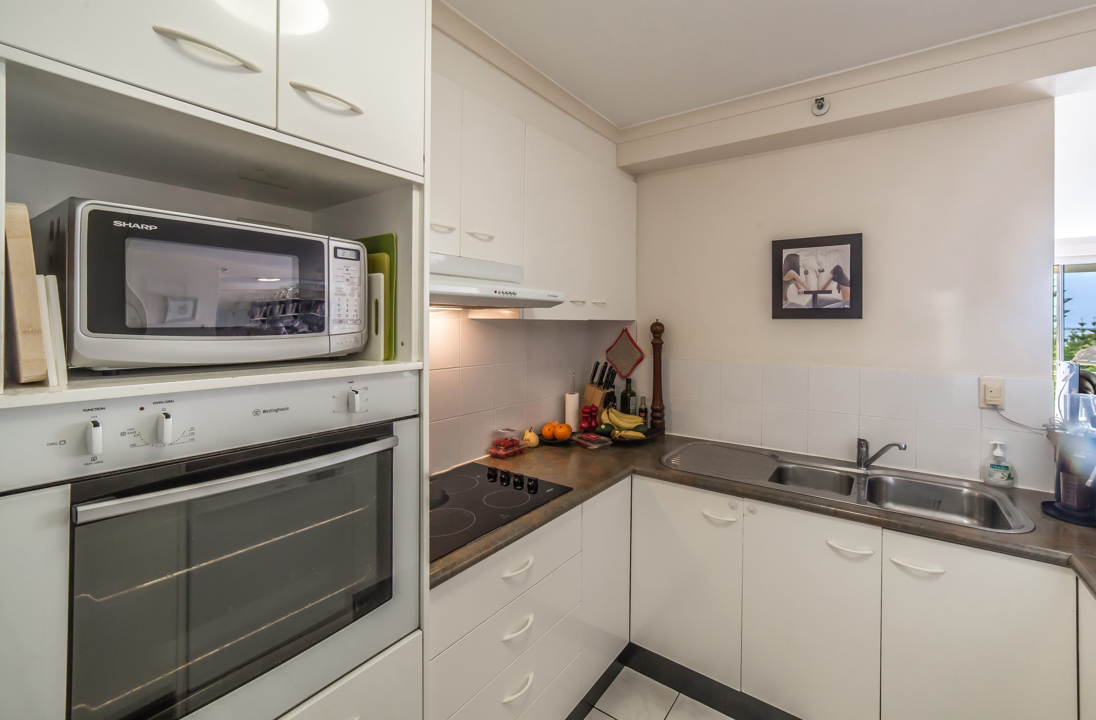 11 Hughes Avenue, Main Beach QLD 4217, Main Beach - Thumbnail 6