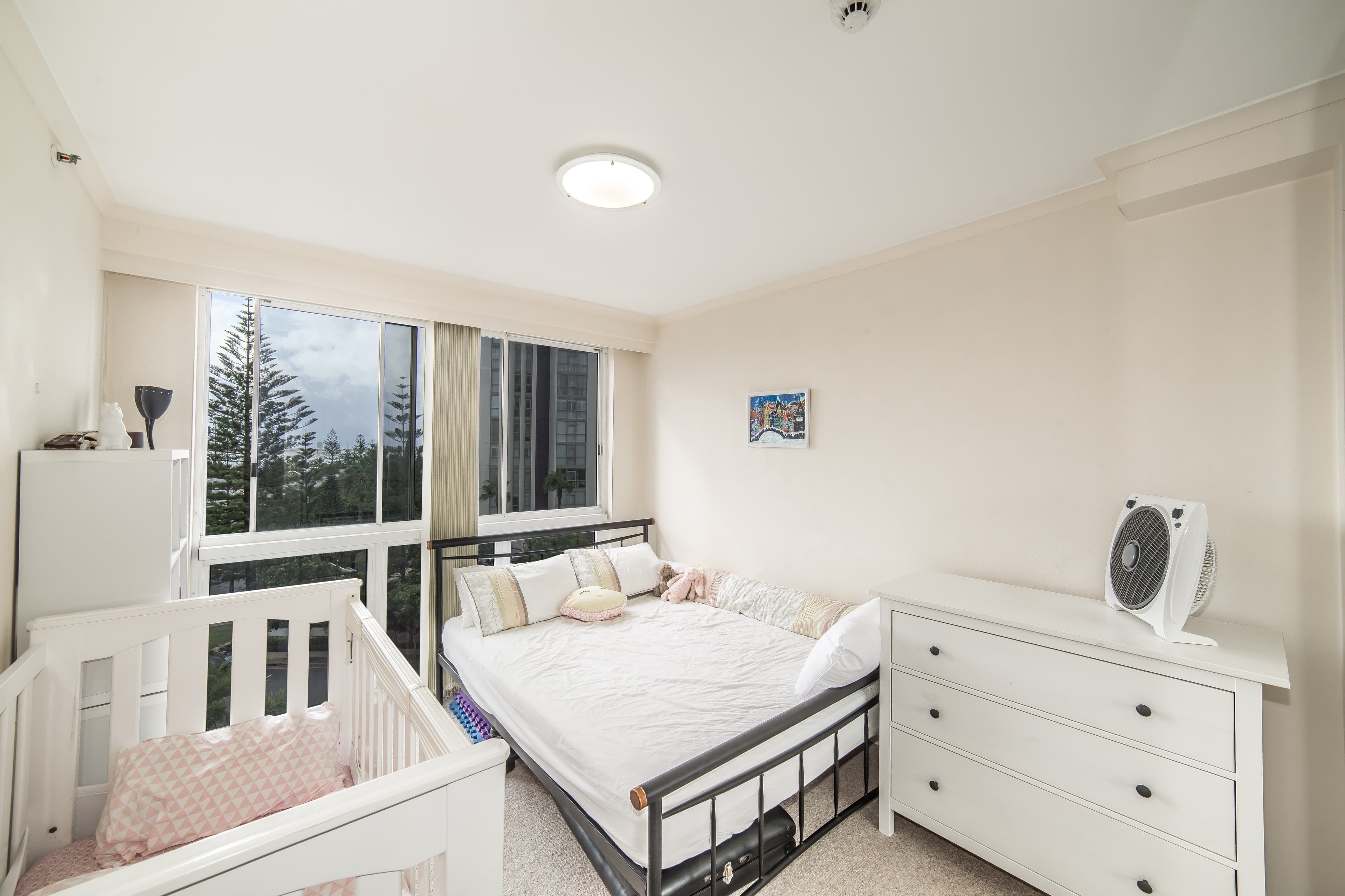 11 Hughes Avenue, Main Beach QLD 4217, Main Beach - Thumbnail 7