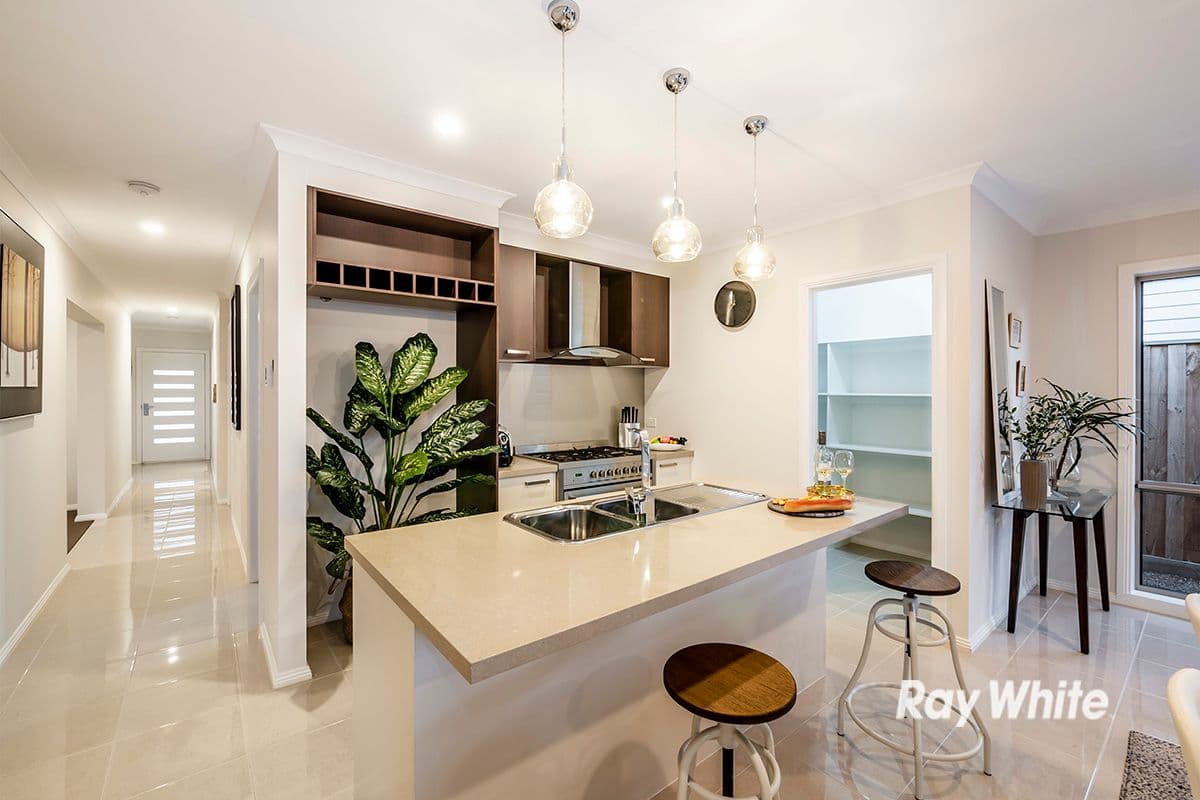 34 Castillo Avenue, Clyde North VIC 3978, Clyde North - Thumbnail 4