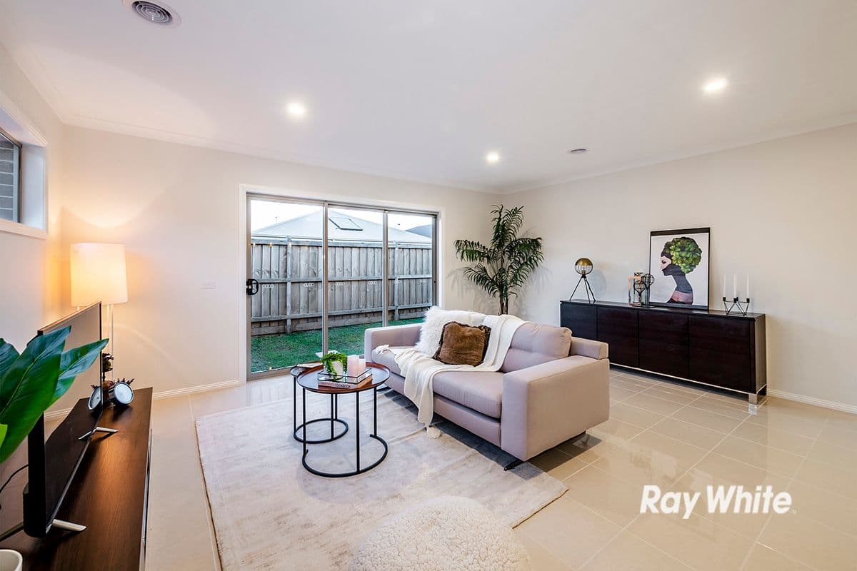 34 Castillo Avenue, Clyde North VIC 3978, Clyde North - Thumbnail 5