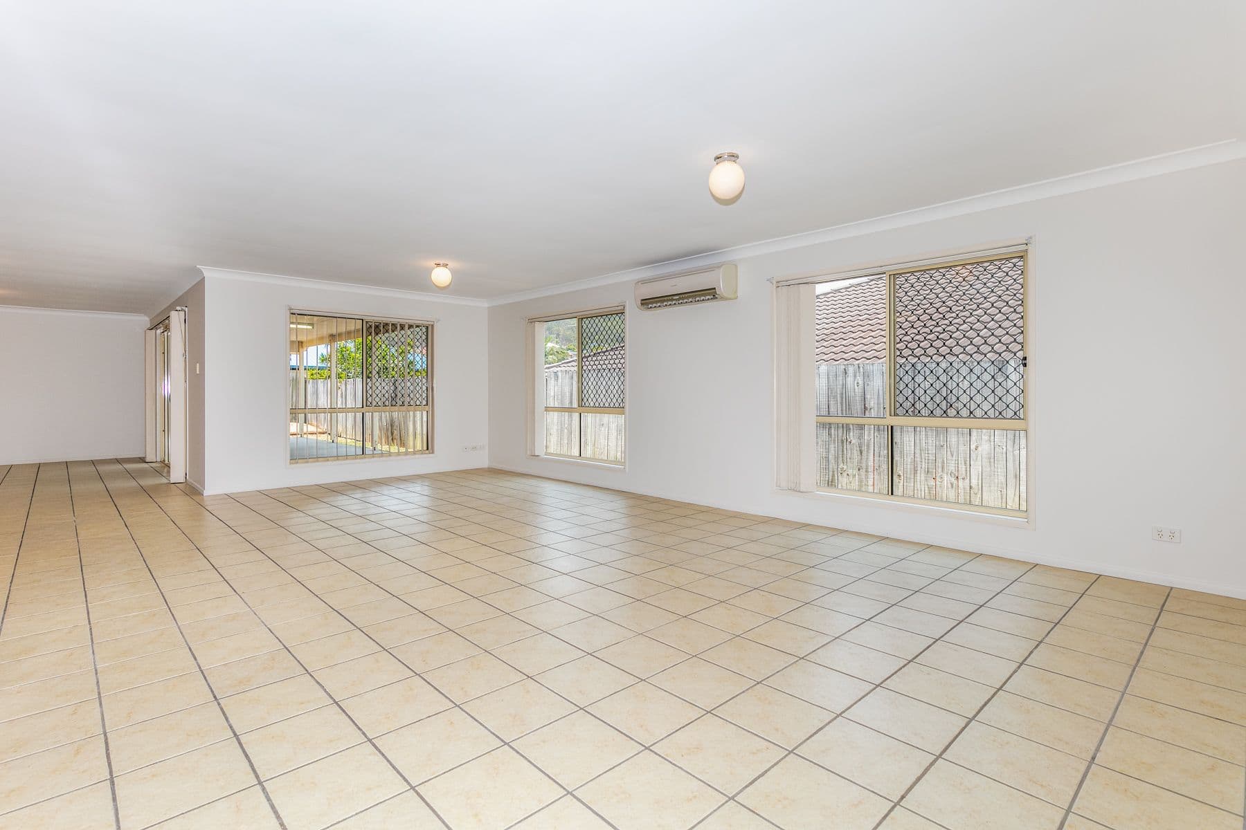 36 Mountain View Crescent, Mount Warren Park QLD 4207, Mount Warren Park - Thumbnail 5