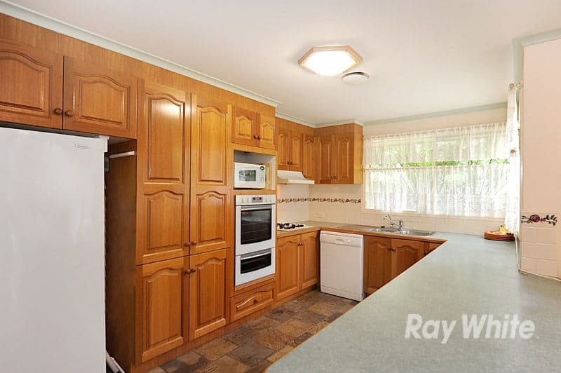 3 Kingsmere Drive, BERWICK VIC 3806, Berwick - Thumbnail 2