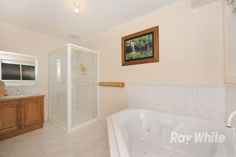 3 Kingsmere Drive, BERWICK VIC 3806, Berwick - Thumbnail 7
