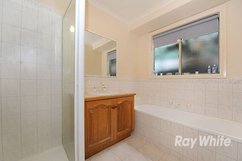 3 Kingsmere Drive, BERWICK VIC 3806, Berwick - Thumbnail 8