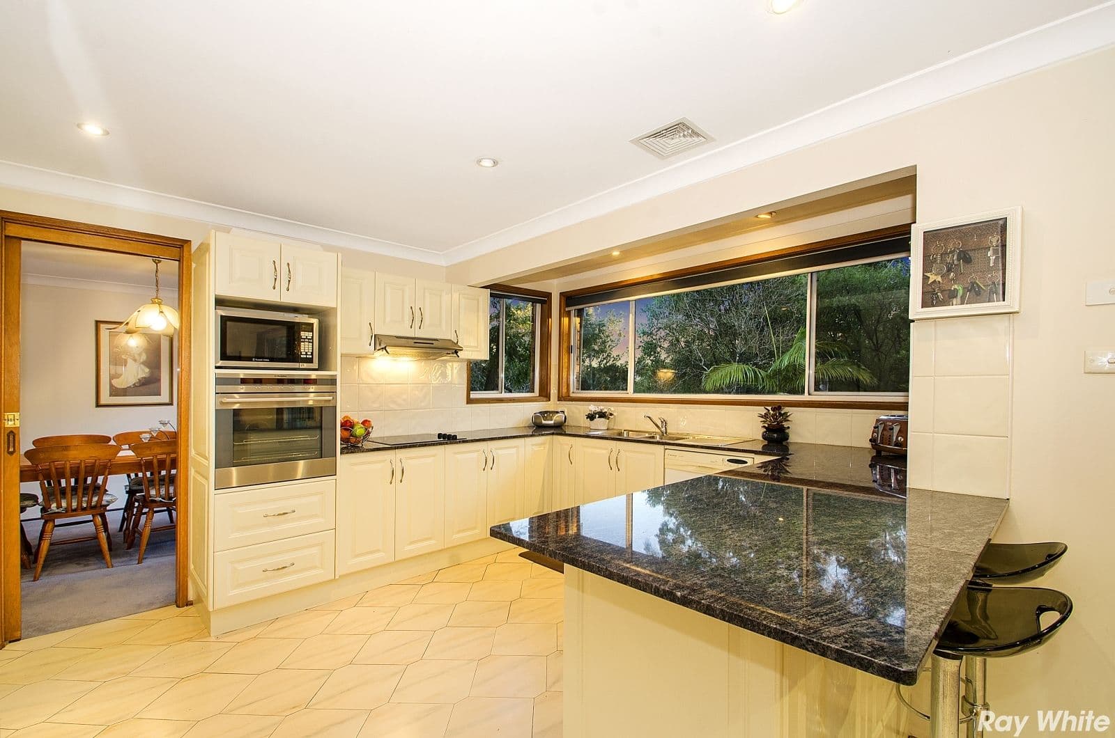 62 Gooraway Drive, Castle Hill - Thumbnail 4
