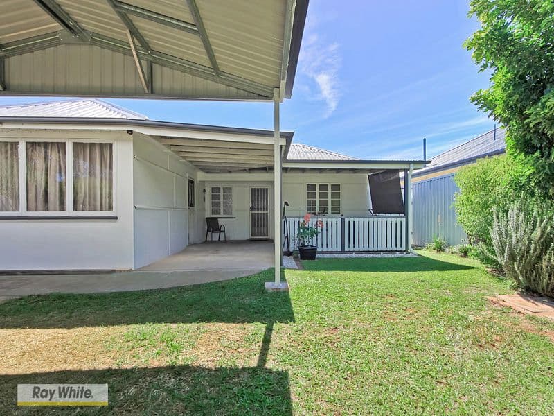 6 Pearl Street, SCARBOROUGH QLD 4020, Scarborough - Thumbnail 2