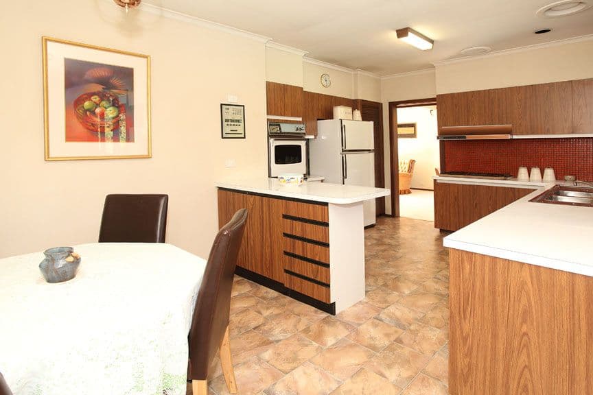 26 Eastleigh Drive, GLEN WAVERLEY VIC 3150, Glen Waverley - Thumbnail 2