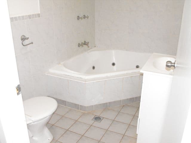 8 Melbourne Street, PARKES NSW 2870, Parkes - Thumbnail 3