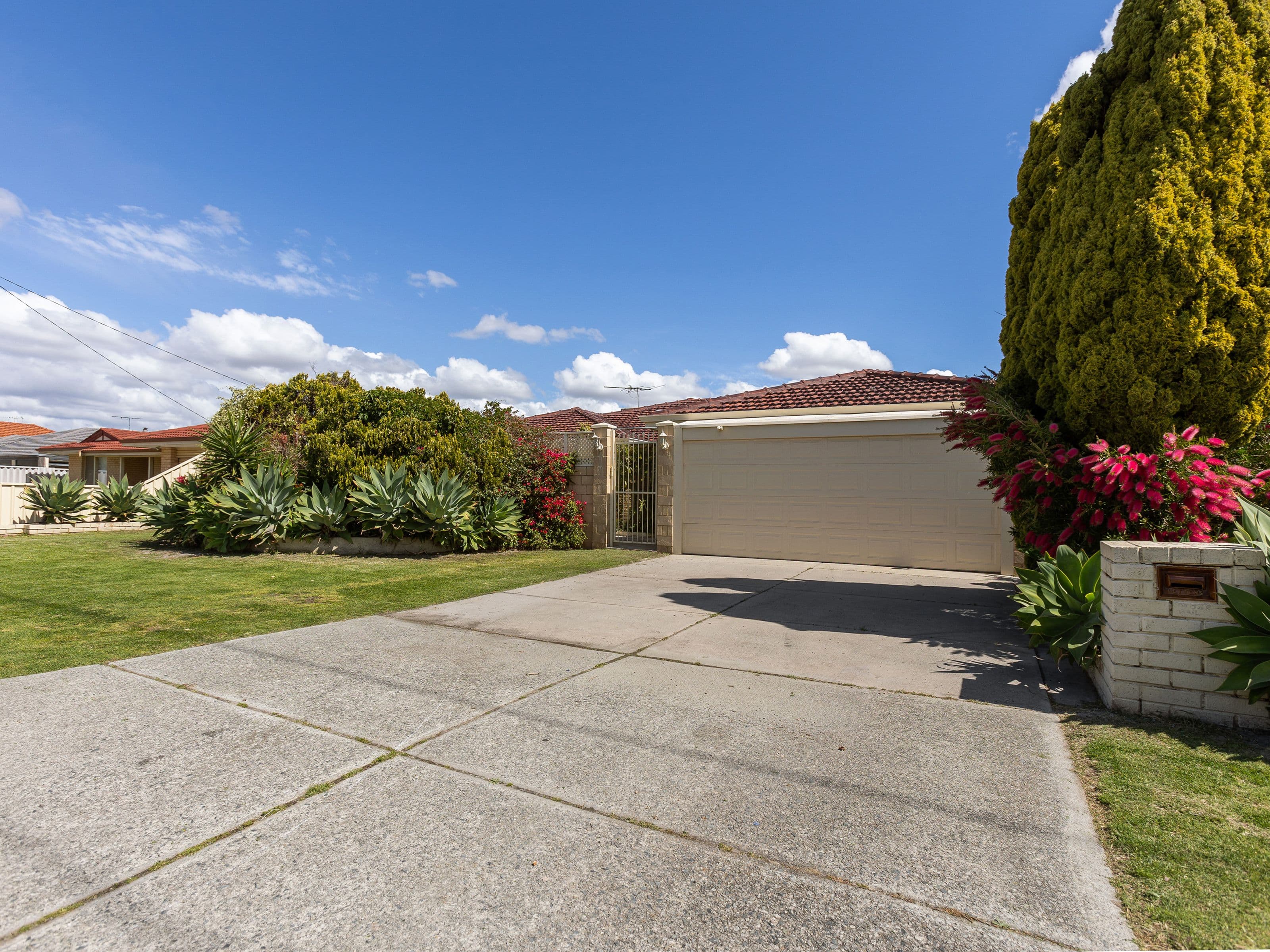 25 Murdoch Road, Thornlie WA 6108, Thornlie - Image 1