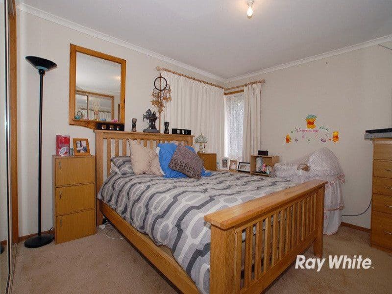 6 Rebecca Court, CRANBOURNE VIC 3977, Cranbourne North - Thumbnail 2