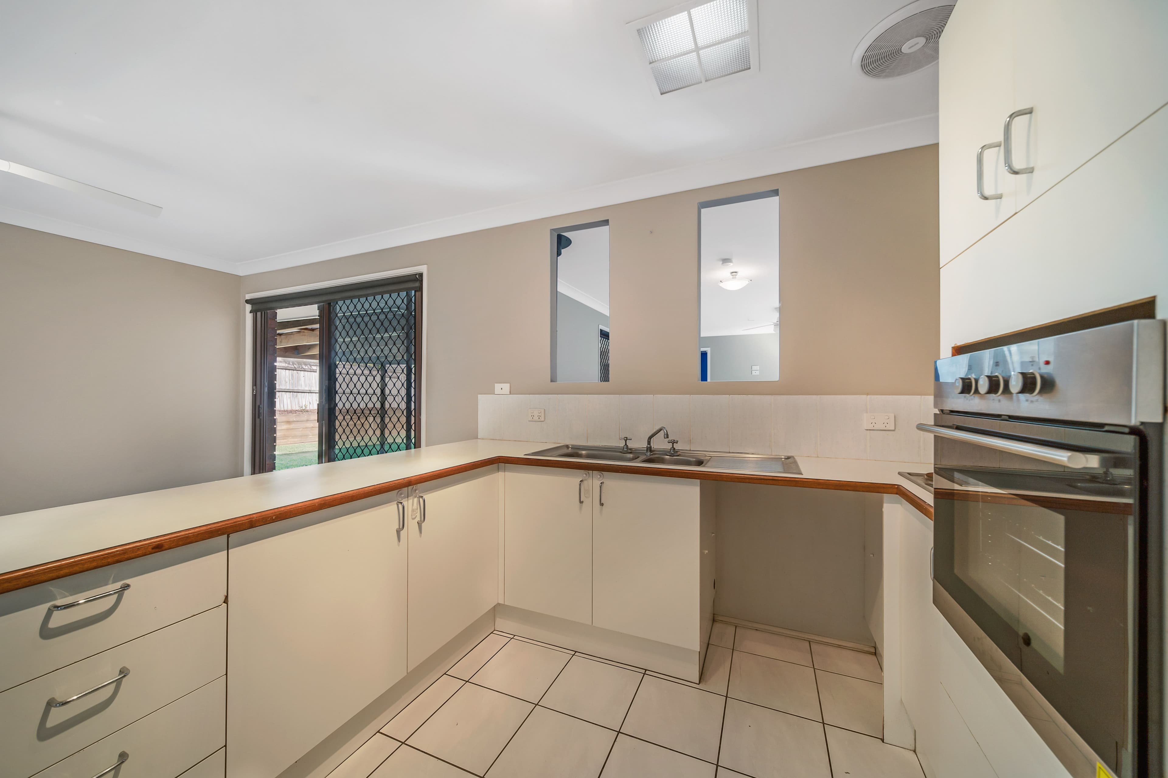 22 Earls Court, Heritage Park QLD 4118, Heritage Park - Thumbnail 5