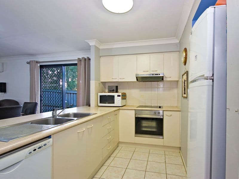 10 Selwyn Close, FOREST LAKE QLD 4078, Forest Lake - Thumbnail 3