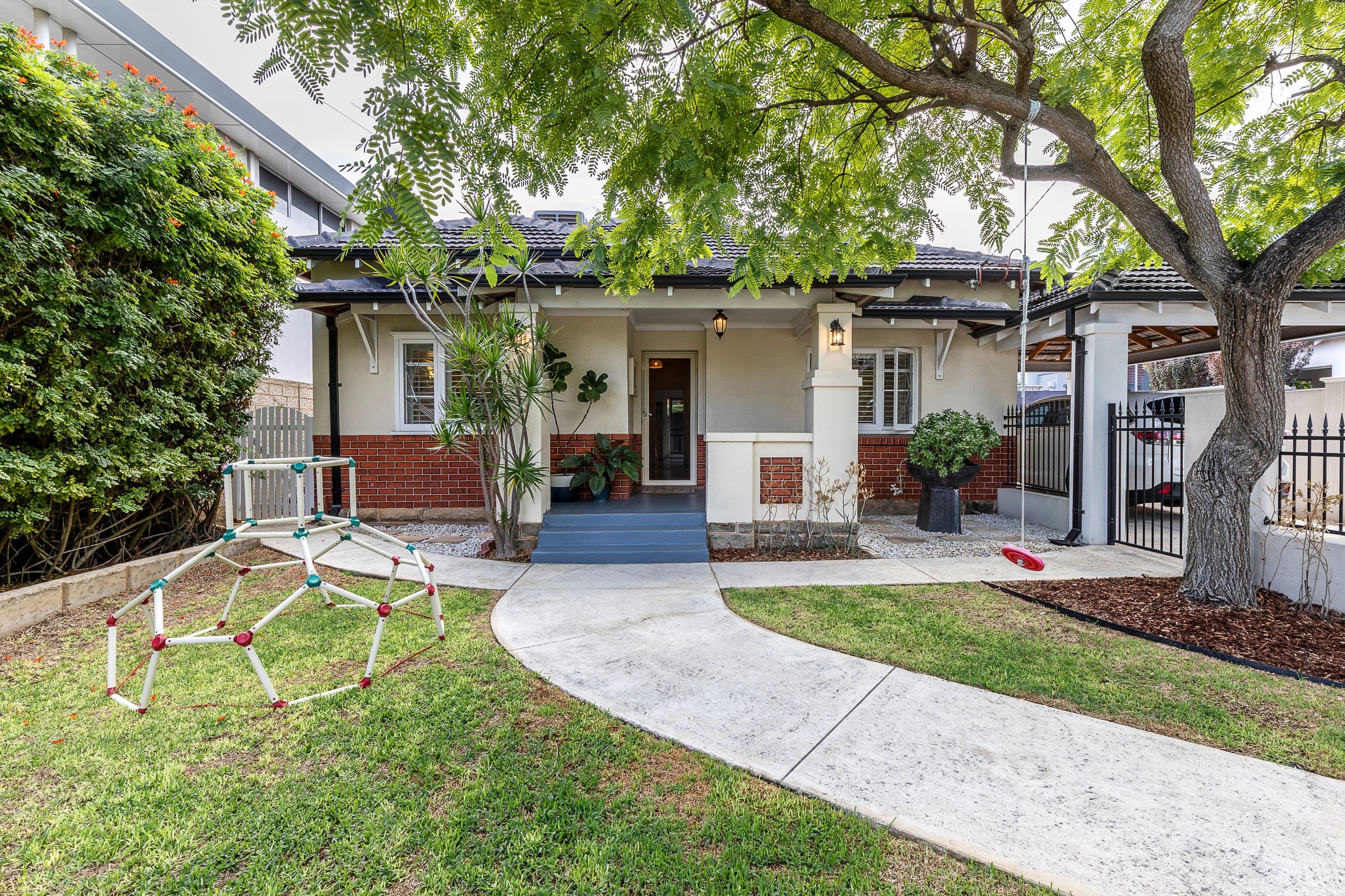 10 Tasman Street, Mount Hawthorn WA 6016, Mount Hawthorn - Thumbnail 2