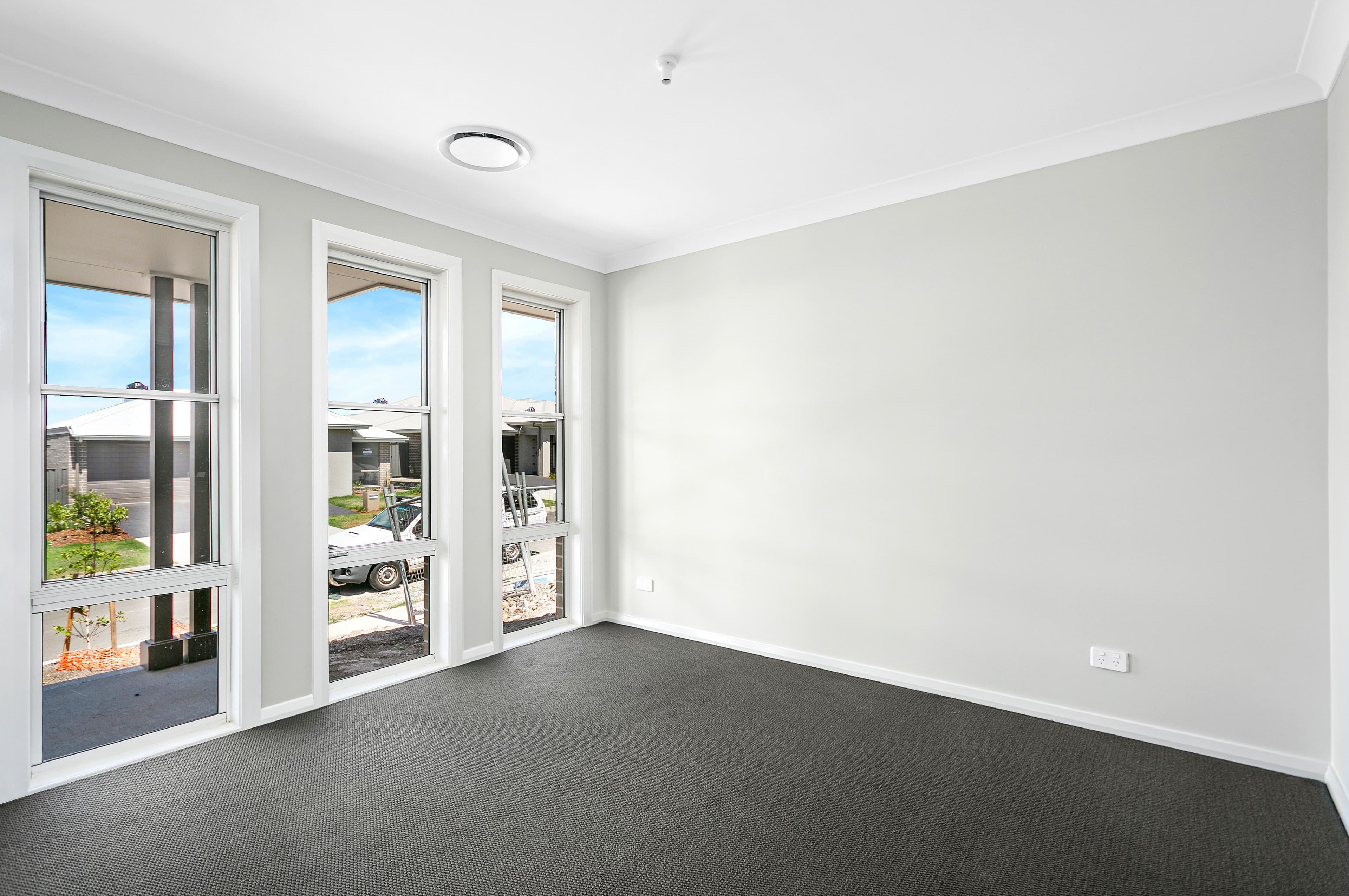 10 Dymock Drive, Calderwood - Thumbnail 4