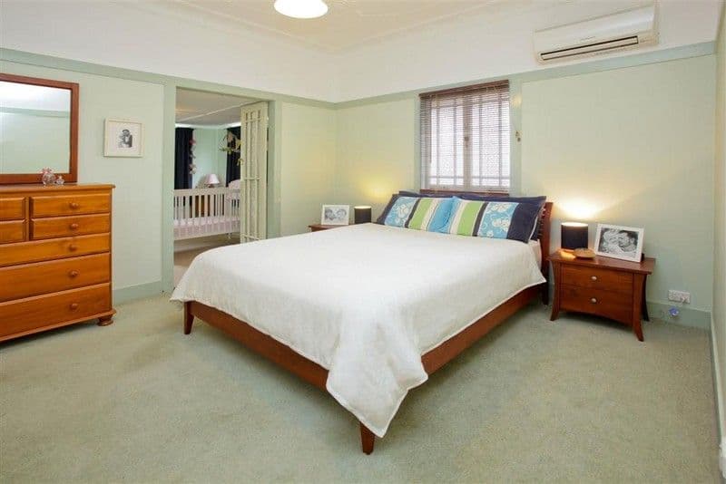 5 Gibson Crescent, HOLLAND PARK QLD 4121, Holland Park - Thumbnail 4