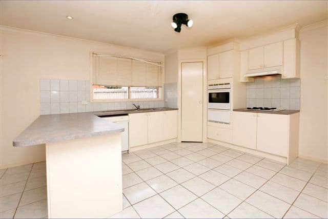 31 Exmouth Road, CRAIGIEBURN VIC 3064, Craigieburn - Thumbnail 2