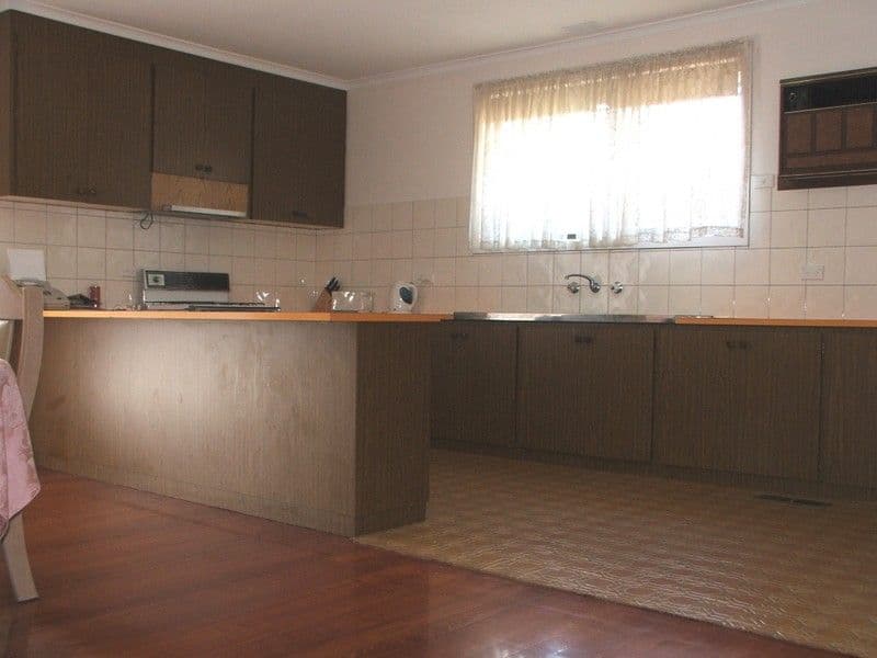 18 Kanimbla Drive, LALOR VIC 3075, Lalor - Thumbnail 2