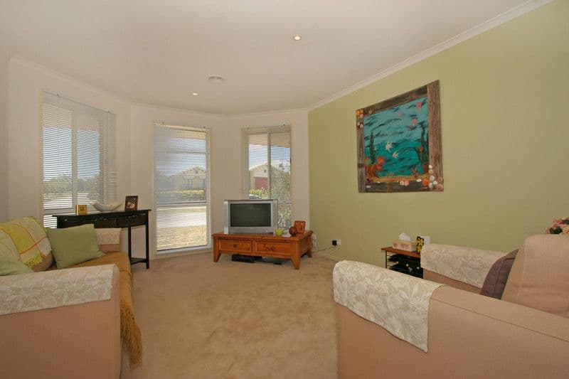 18  Veda Avenue, MOUNT MARTHA VIC 3934, Mount Martha - Thumbnail 3