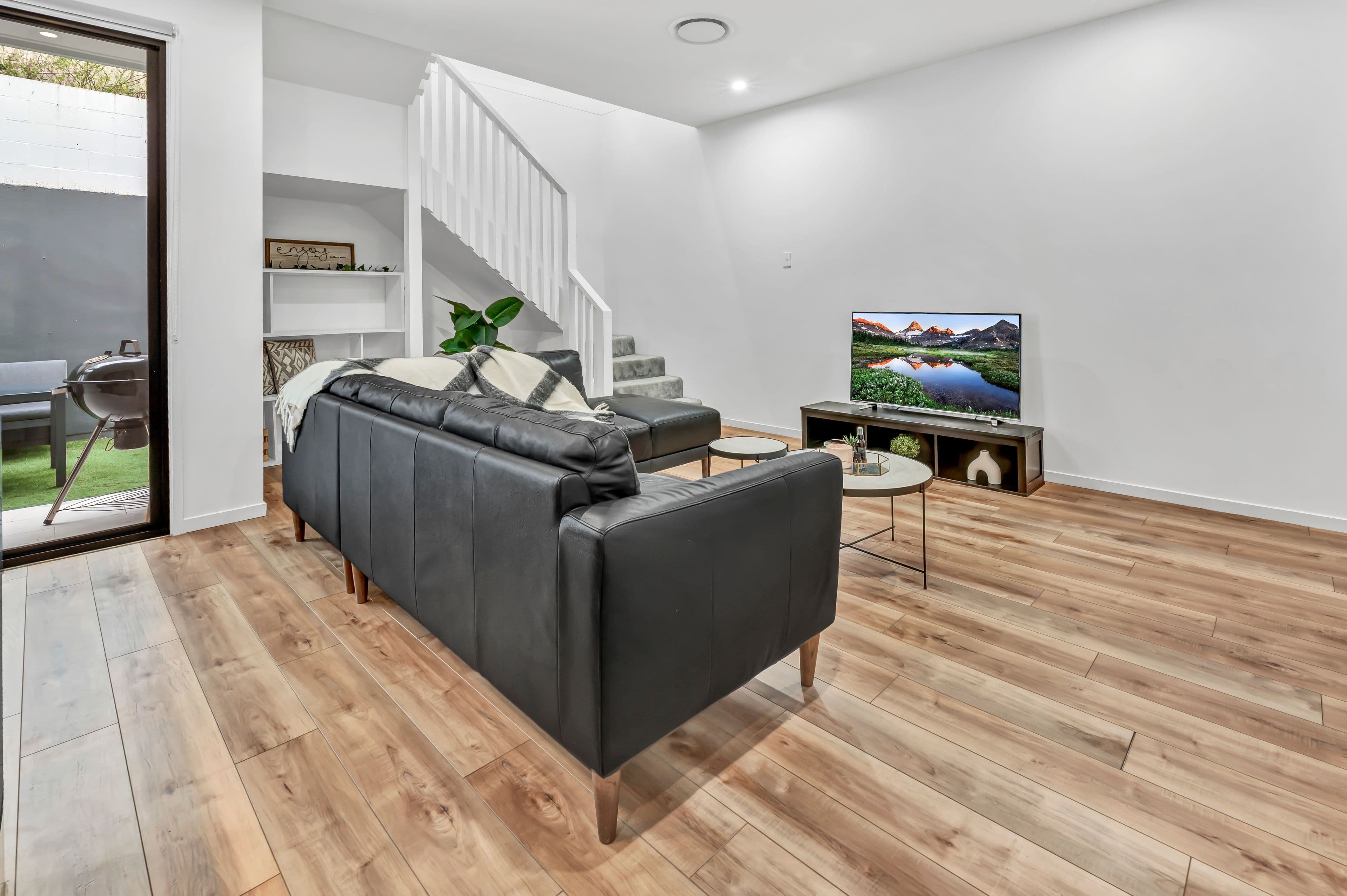 5 Enid Avenue, Southport QLD 4215, Southport - Thumbnail 5