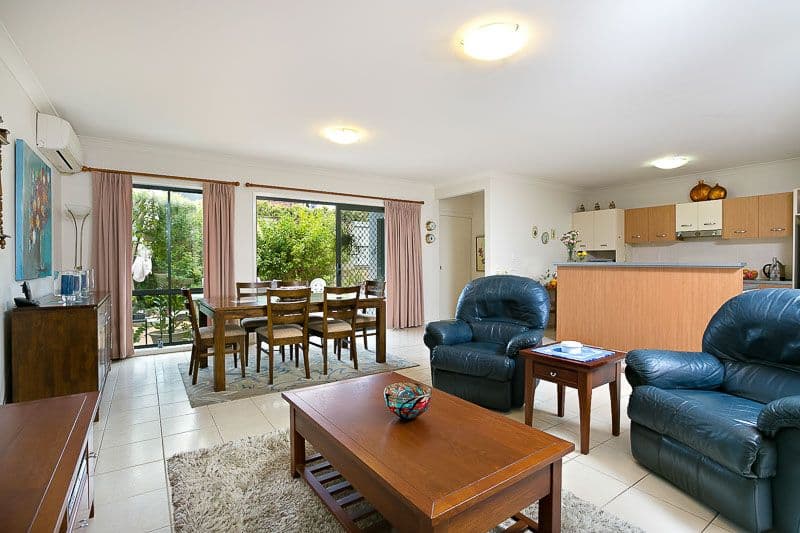 7 Greenway Circuit, MOUNT OMMANEY QLD 4074, Mount Ommaney - Thumbnail 2
