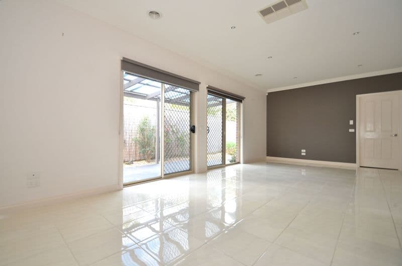 20 Leonie Close, SOUTH MORANG VIC 3752, South Morang - Thumbnail 4