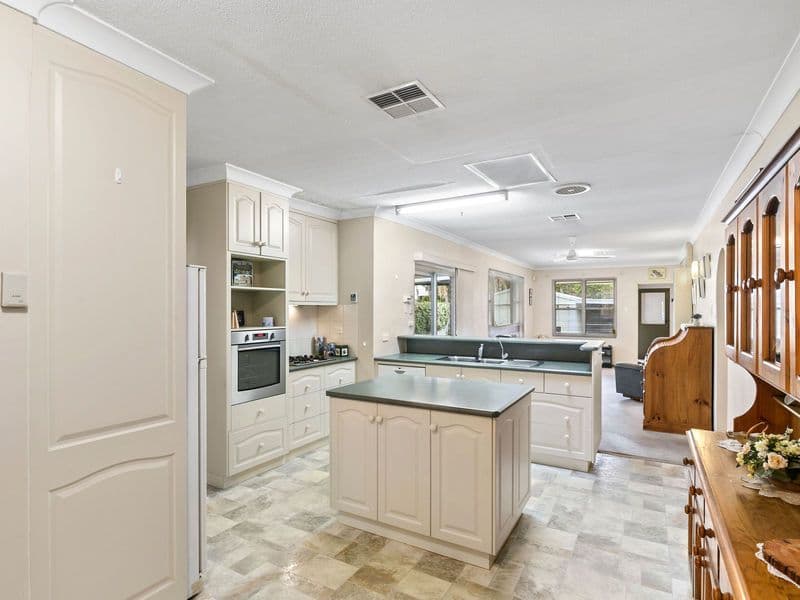 12 Smith Avenue, Hove SA 5048, Hove - Thumbnail 7