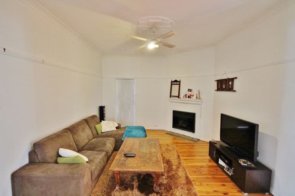 60 Murringo Street, YOUNG NSW 2594, Young - Thumbnail 2