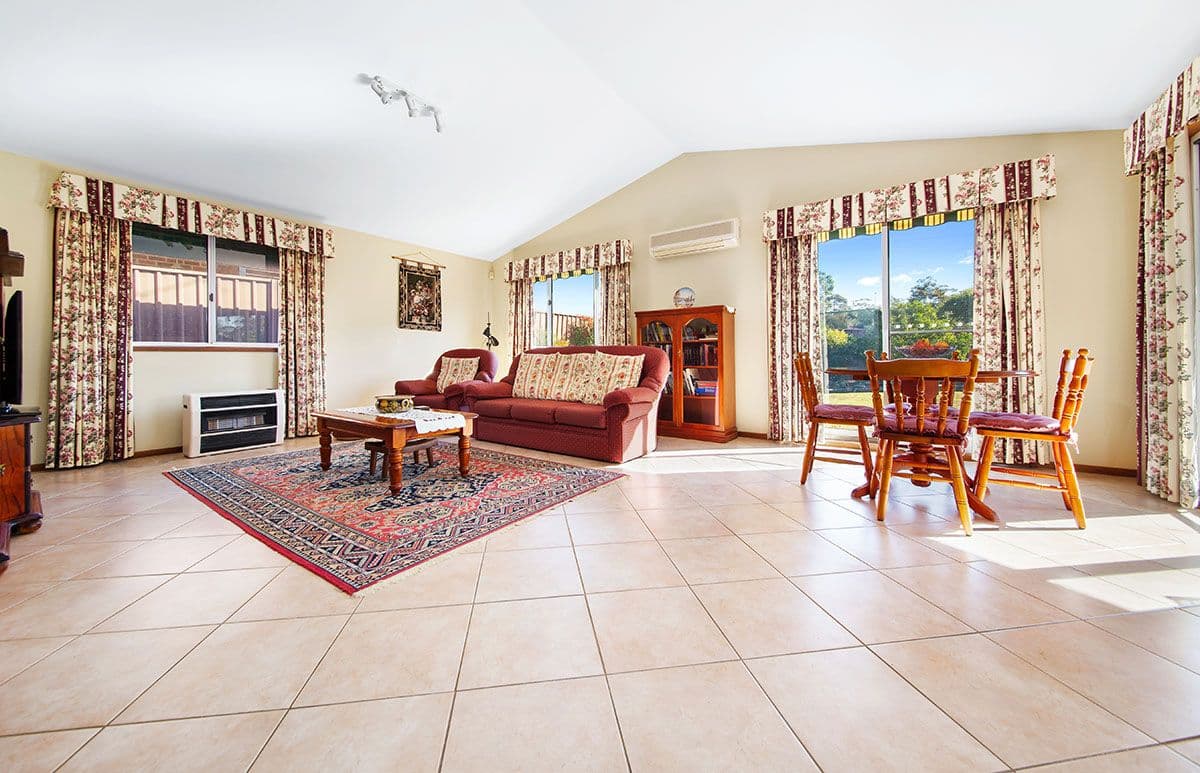 5 Lord Place, Barden Ridge - Thumbnail 2