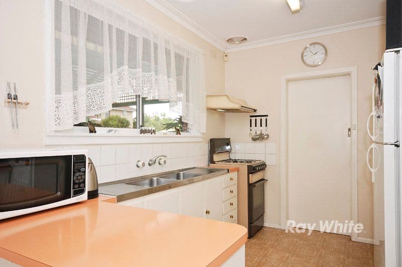 13 Mingana Road, WANTIRNA SOUTH VIC 3152, Wantirna South - Thumbnail 2