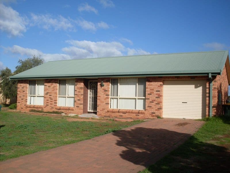 11 Georgefield Drive, PARKES NSW 2870, Parkes - Image 1